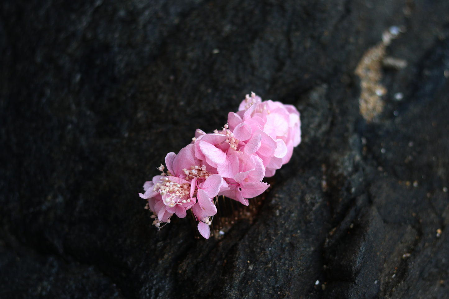 LOANE - PEIGNE EN FLEURS STABILISÉES - BIJOUX DE CHEVEUX BY JULŸ